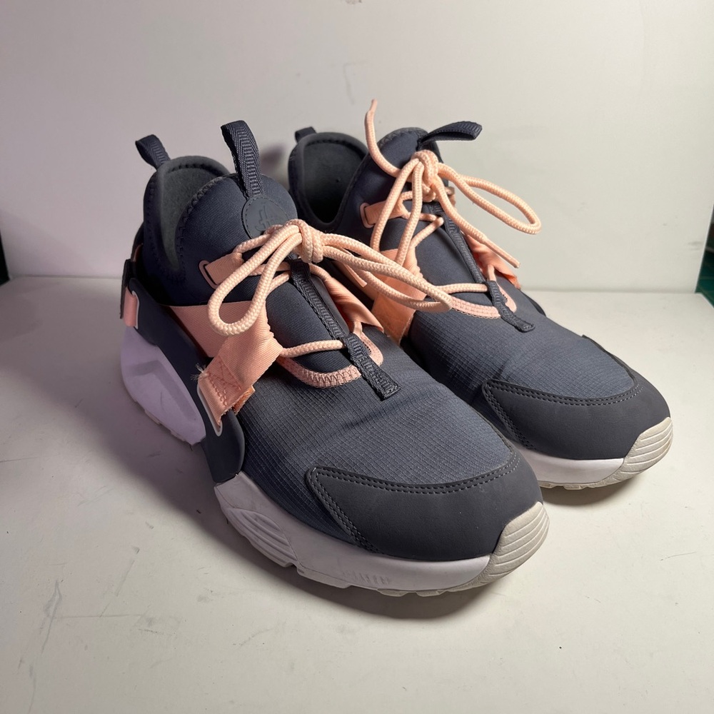 Nike Air Huarache City Low Light Carbon Women’s 9.5